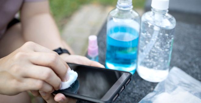 Koronavirüse karşı telefonlar nasıl temizlenmeli?