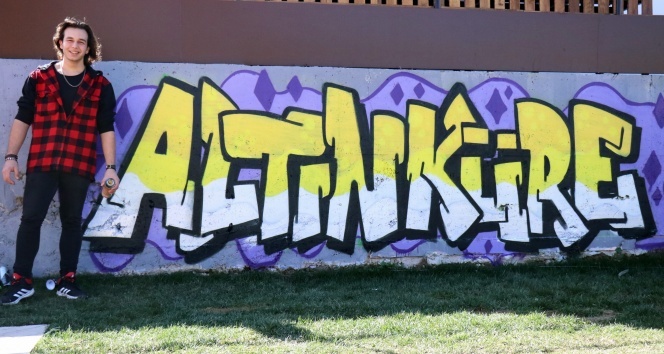 Küçük yaşlarda ilgisini çeken grafiti sanatı yaşam biçimi oldu